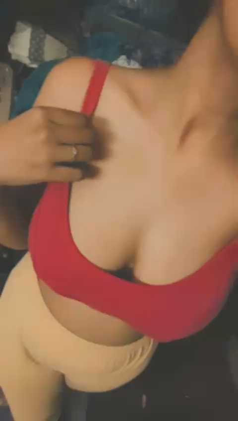 Big Boobies Bitch Showing Tits 💦💦💦