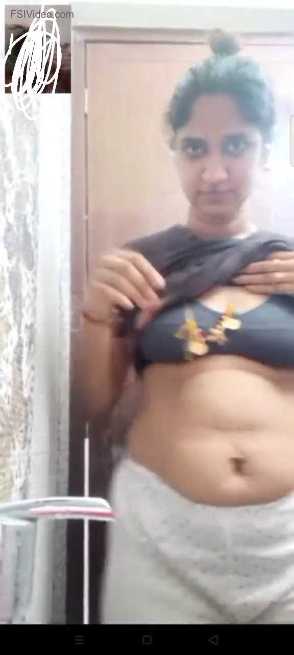 Famous Tamil Bhabhi Unseen Nude On Video Call