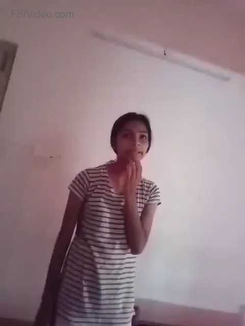 Skinny Mallu GF Showing Boobs