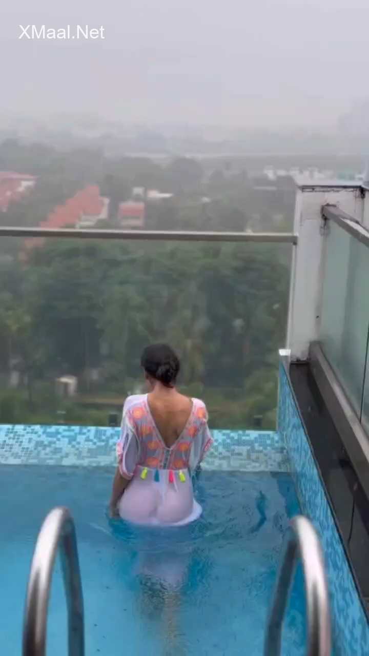 South Young Girl Nude Show On Rooftop Pool